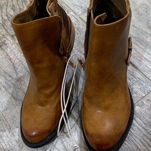 New leather boots - Size 7
